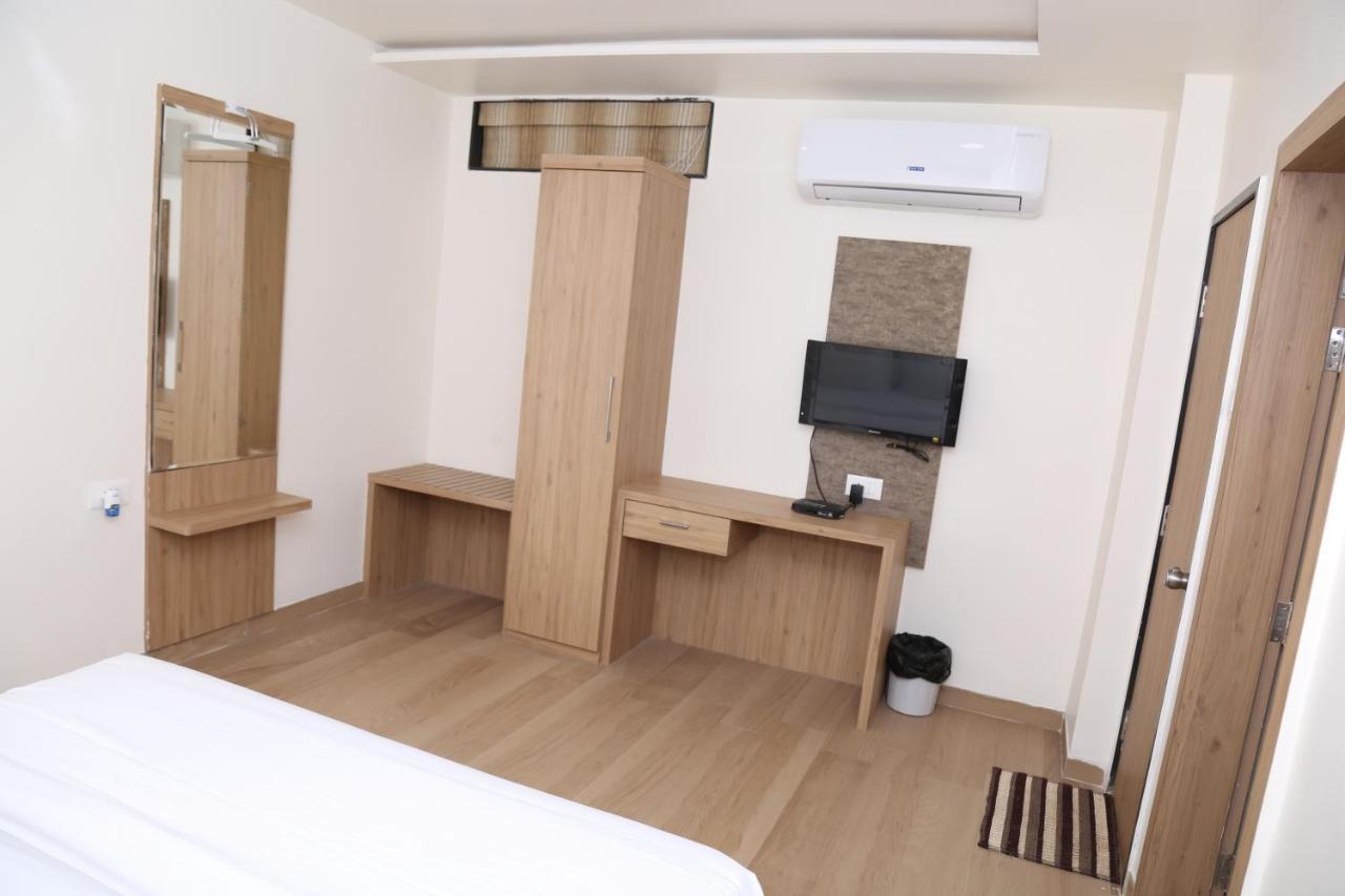 Hotel Lotus Chandrapur Exterior foto